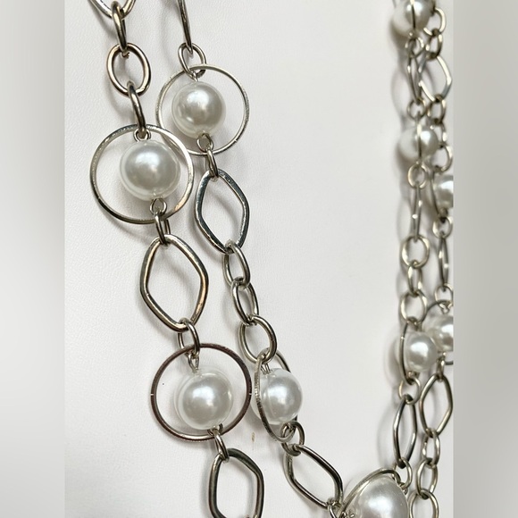 Vintage NY and Co. Silver and White Floating Faux Pearls Layered Necklace - Picture 2 of 6